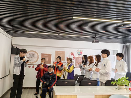 追鋒少年暖社區(qū)，志愿服務(wù)傳溫情——國(guó)際教育學(xué)院開(kāi)展教育咨詢便民活動(dòng)